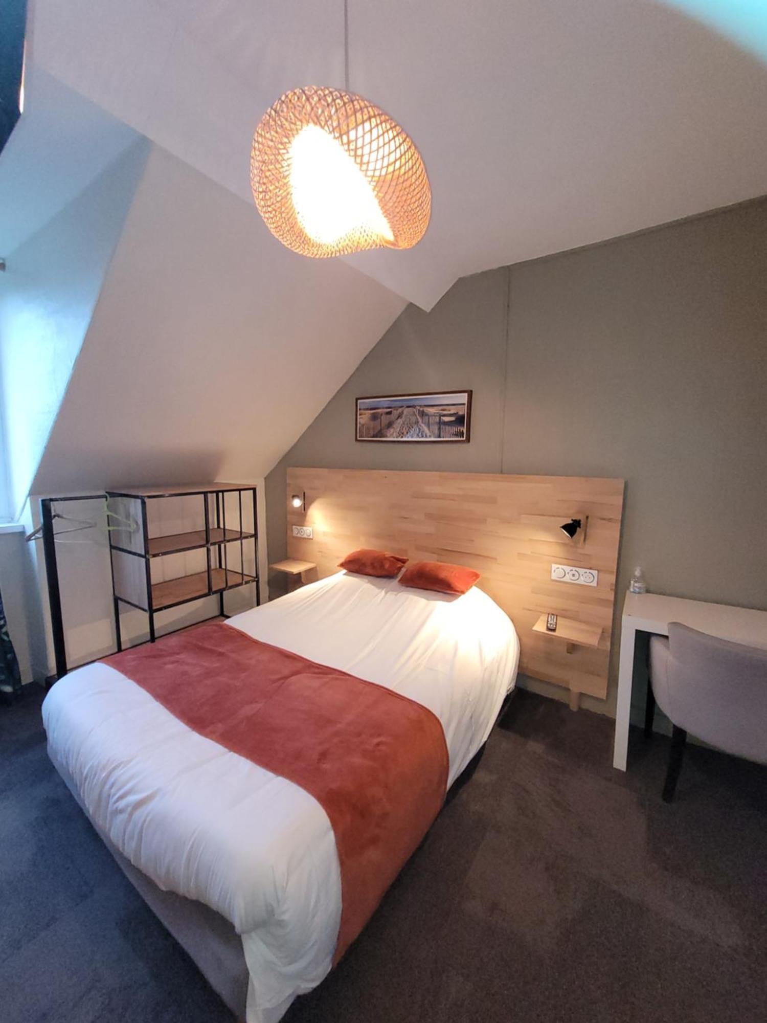 Hotel Le Petit Montmartre Dinard Zewnętrze zdjęcie