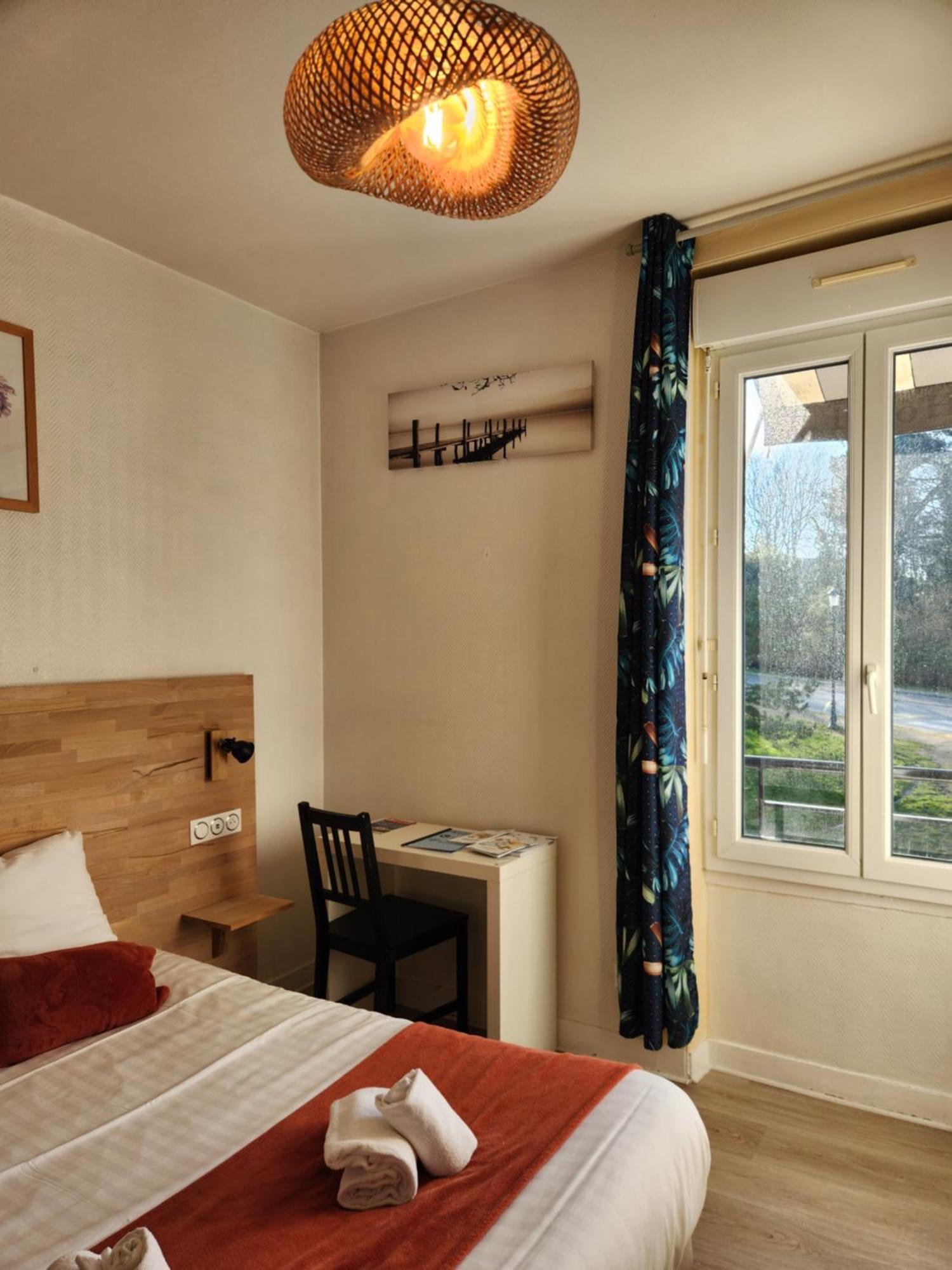 Hotel Le Petit Montmartre Dinard Zewnętrze zdjęcie